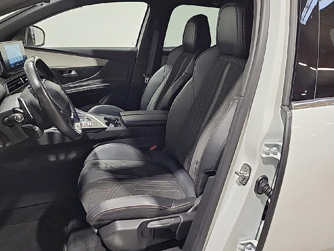 Peugeot 3008 hybrid4 300 e-eat8 gt pack — photo 10