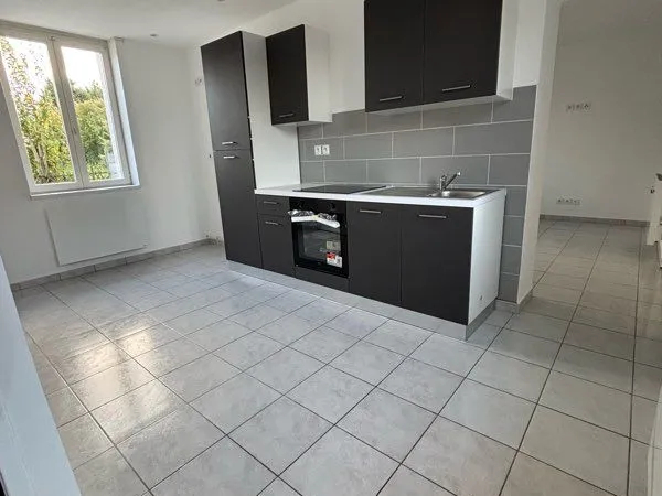 Maison meublée 67 m² avec jardin, garage et stationnement - Quiéry-la-Motte