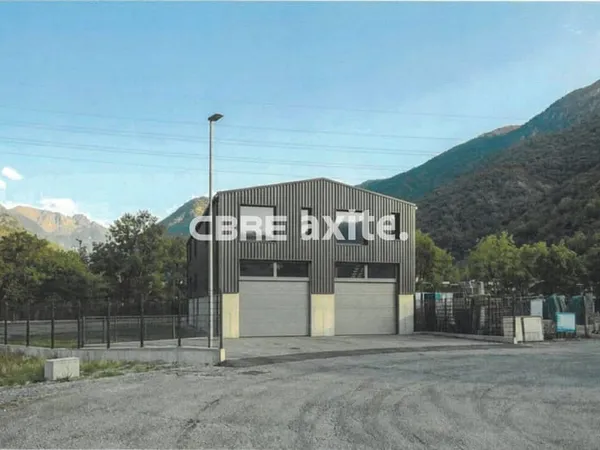 Local d'activité 194 m²