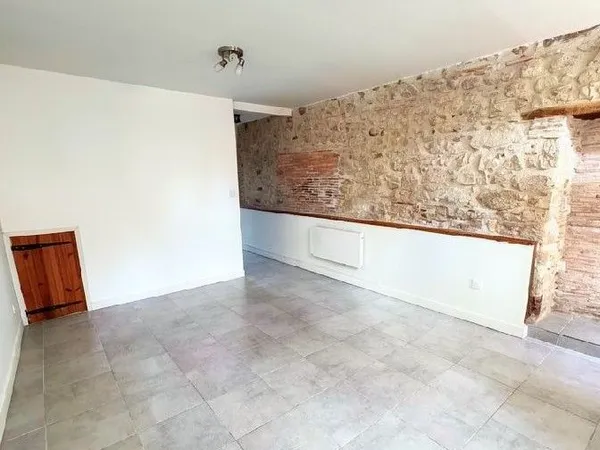 Maison spacieuse entièrement rénovée à louer - Exideuil-sur-Vienne
