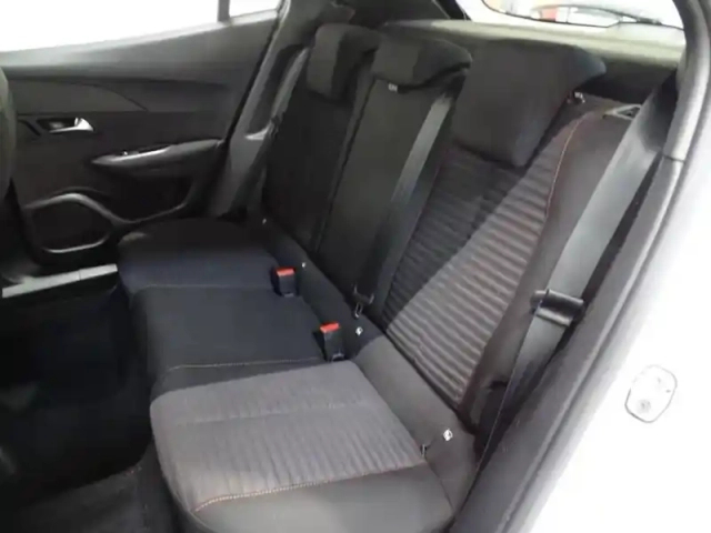 Peugeot 2008 1.2 puretech 130ch s&amp;s active business eat8 7cv — photo 12