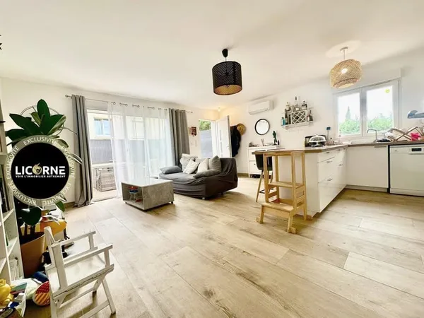 Duplex récent avec terrasse et garage