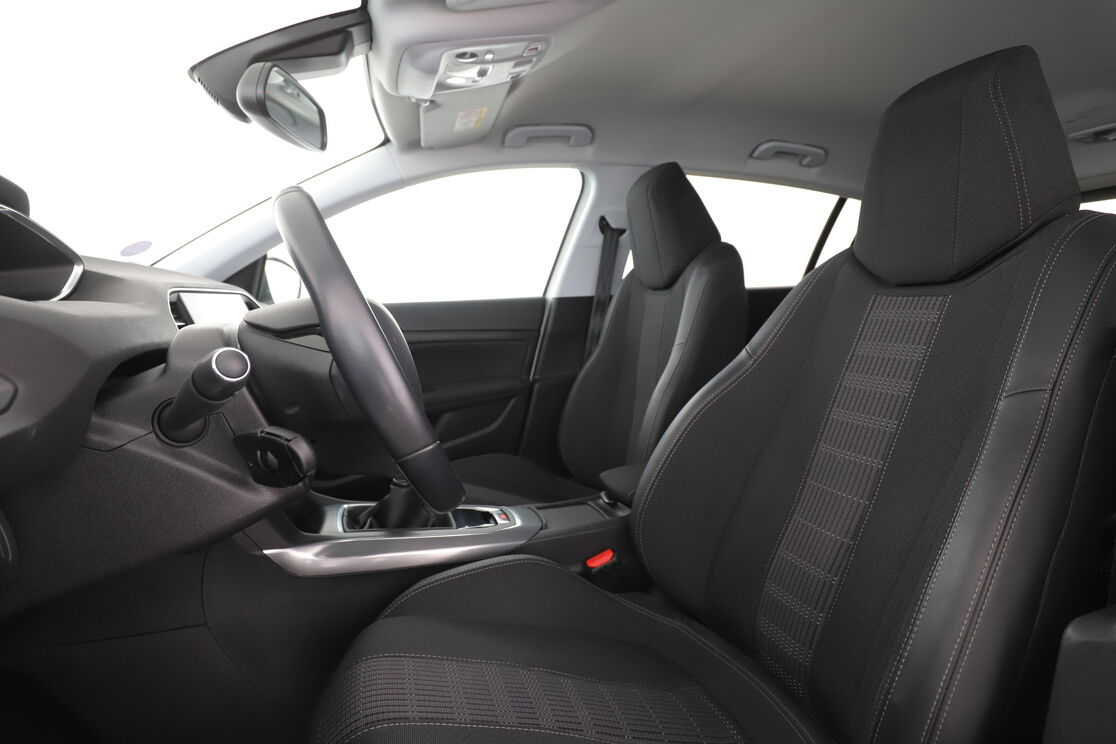 Peugeot 308 1.2 PureTech Allure — photo 9