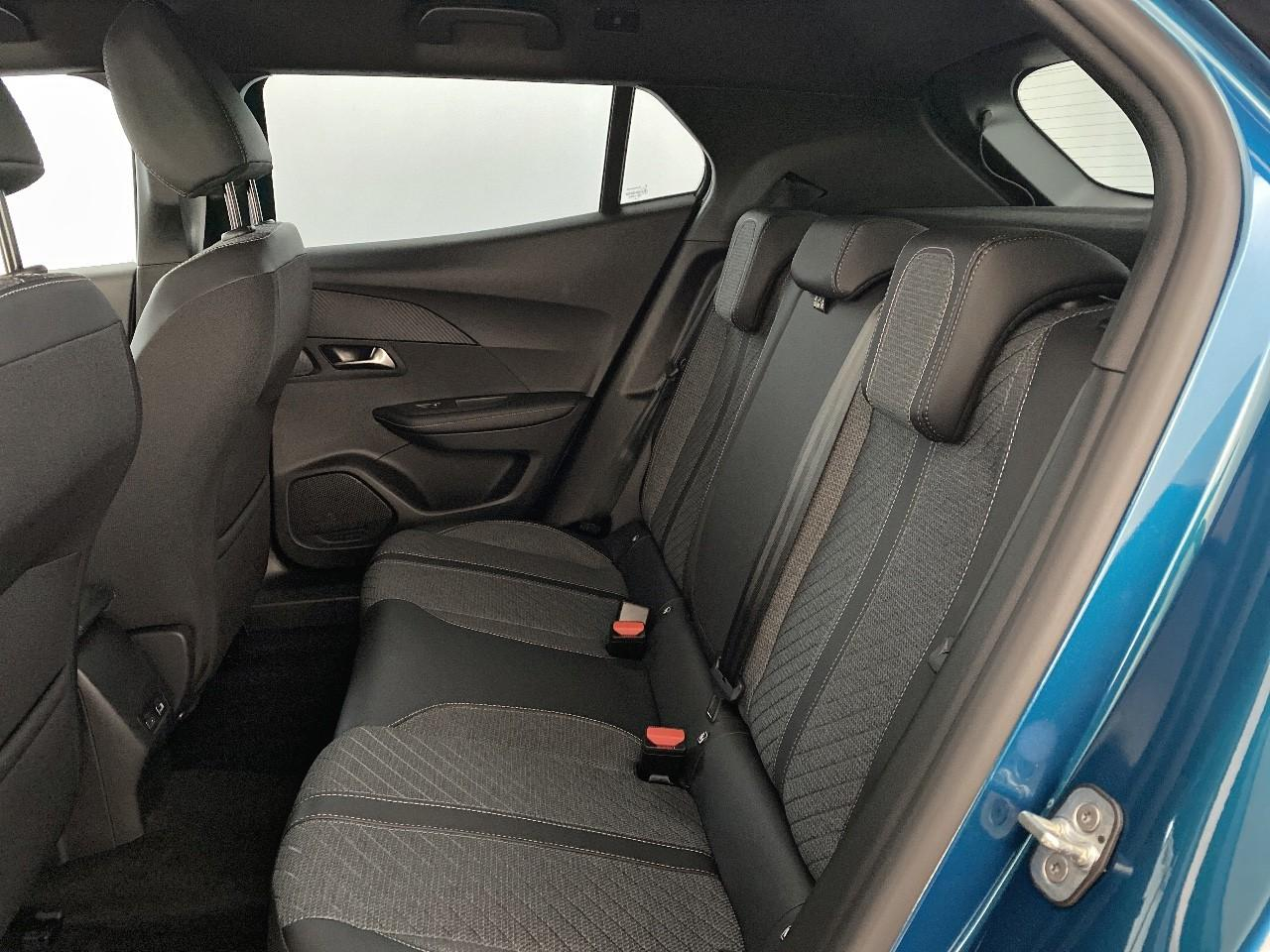Peugeot 2008 hybrid 145 ch e-dcs6 allure — photo 10