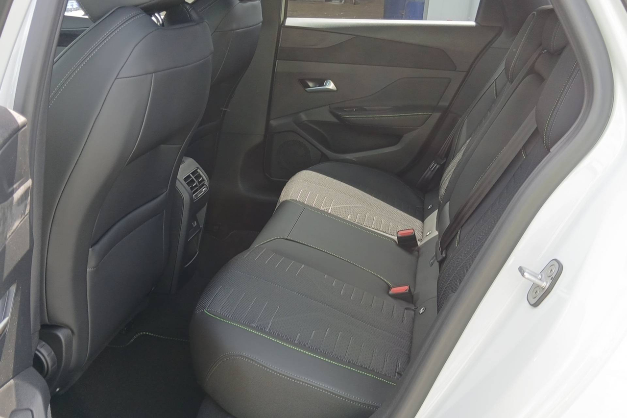 Peugeot 308 SW — photo 11