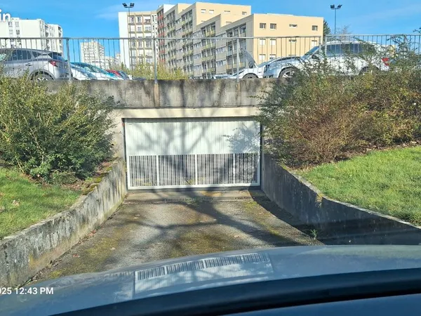 Place de parking sécurisée