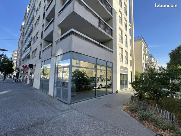 Local 78 m² Lyon