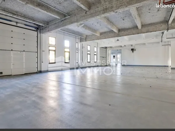 Local bureaux 678 m²