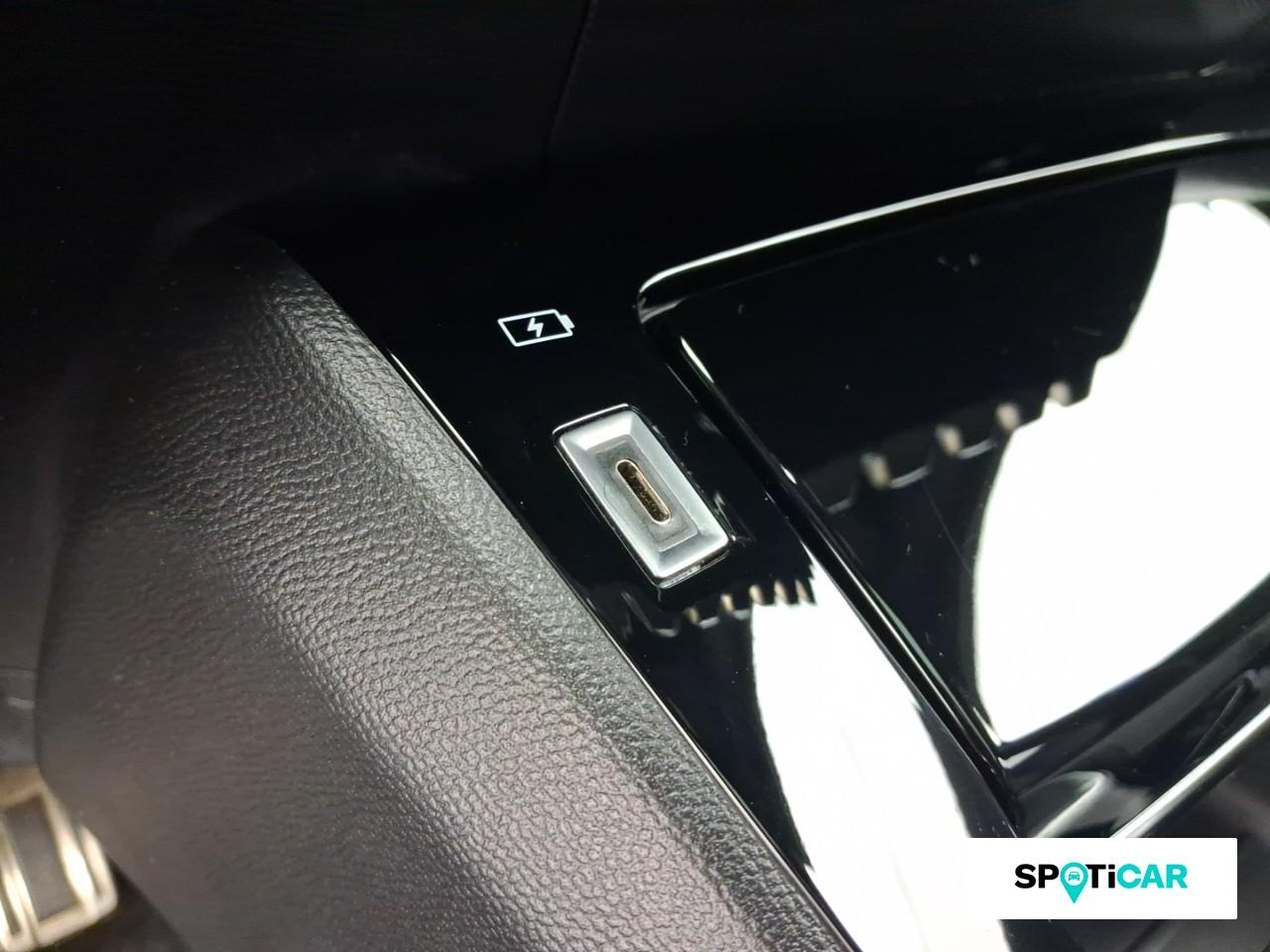 Peugeot 2008 1.2 puretech 130ch s&s gt — photo 16