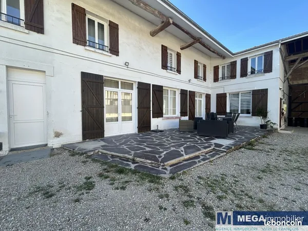 Maison 9 pièces 240 m²