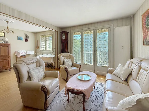 A VENDRE Appartement 6 pièces à Angers - La Madeleine, 3 chambres ascenseur