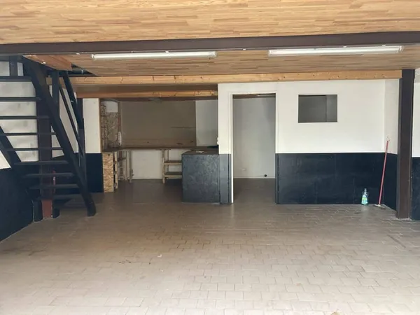Local d'activité 80 m²