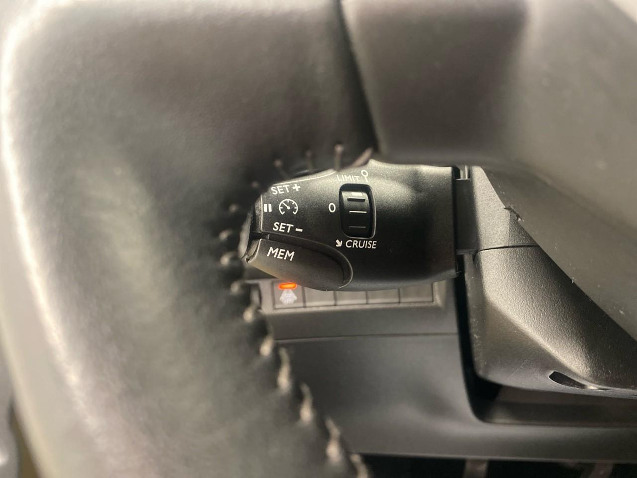 Peugeot 208 puretech 100 s&s bvm6 allure — photo 18