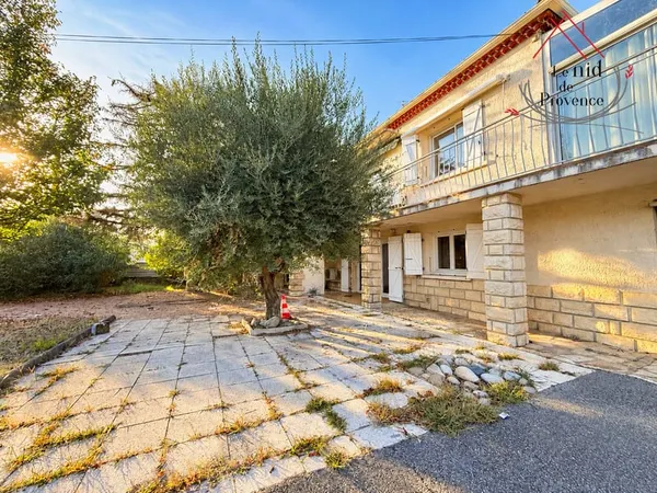 Maison de 230 m2 avec jardin de 868 m2