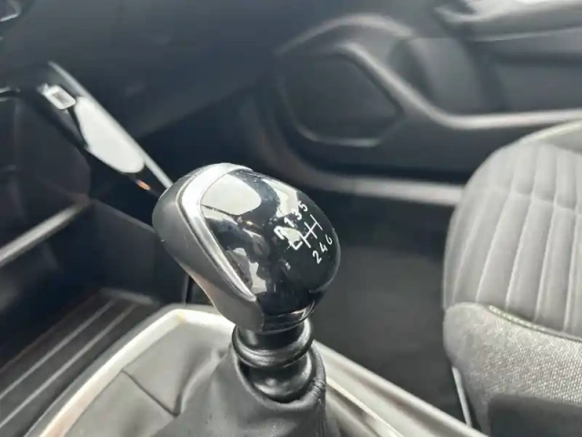 Peugeot 2008 puretech 100 s&amp;s bvm6 — photo 14