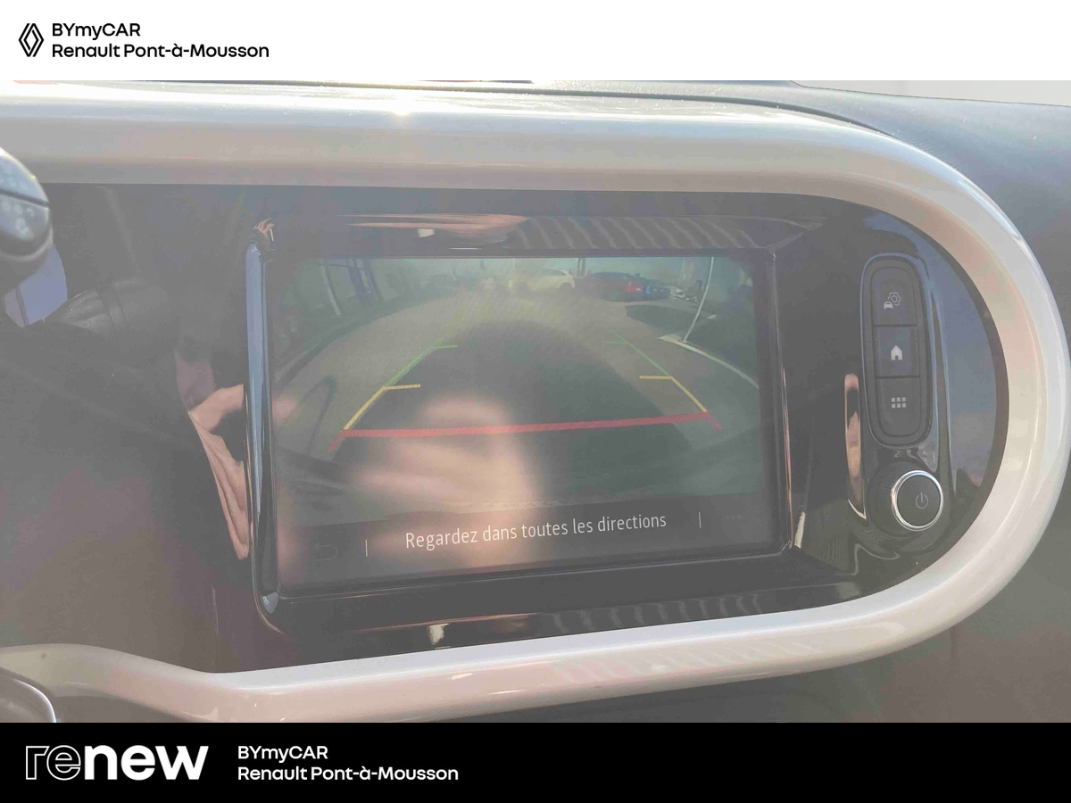 Renault Twingo III E-Tech — photo 19