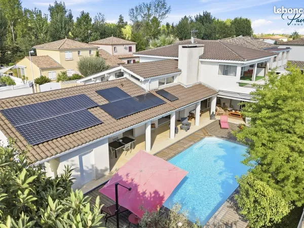 Villa 5 pièces 204 m²