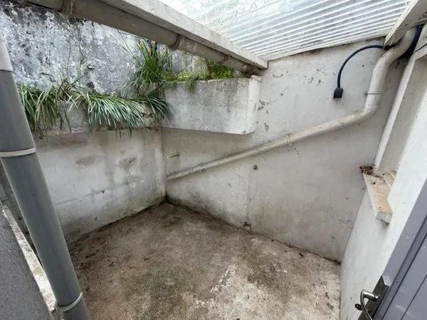 STUDIO MEUBLÉ AVEC EXTERIEUR PROCHE DE LA GARE