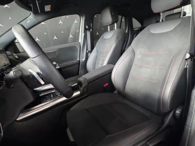 Mercedes Gla 200 d amg line — photo 36