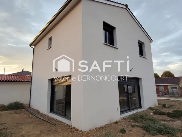 Maison neuve dans un quartier calme