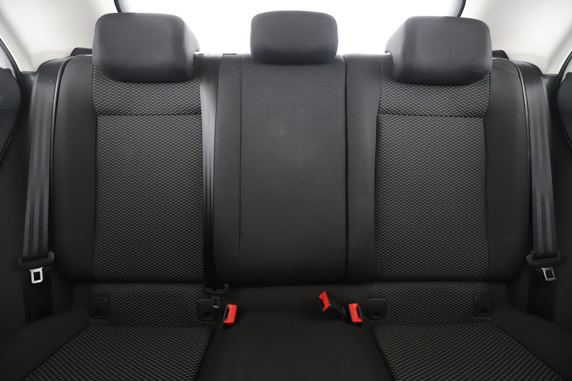 Volkswagen T-Roc 1.0 TSI — photo 14