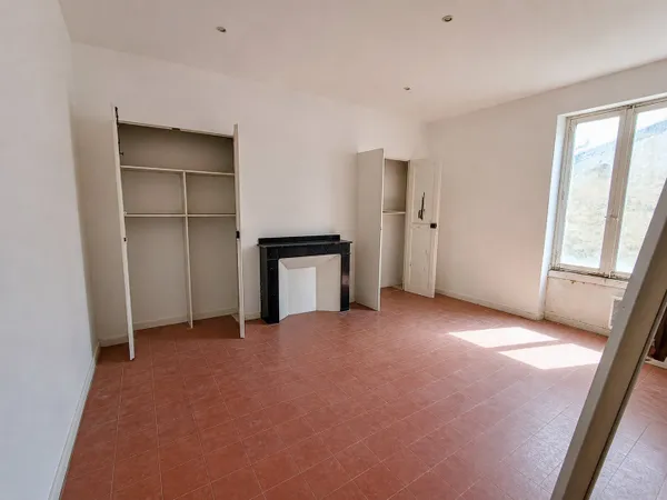 TROIS APPARTEMENTS