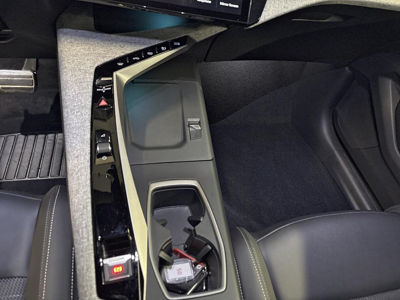 Peugeot 5008 hybrid 145 e-dcs6 gt — photo 23