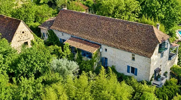 Propriété de Caractère XIV ième siècle avec Gites et Chambres d'Hôtes