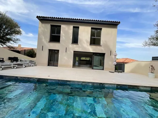 Villa 6 pièces 202 m²
