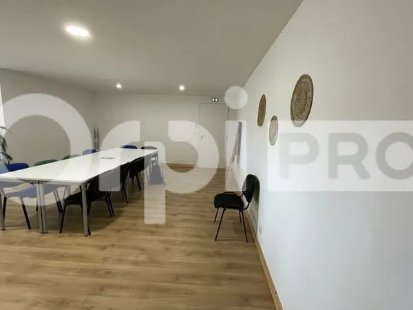 Bureau 75 m²