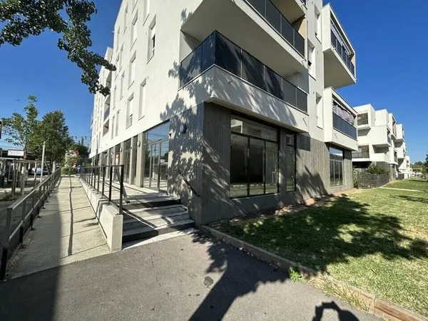 LOCAL COMMERCIAL à LOUER
