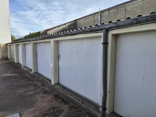Garage à vendre au 35 avenue de Paris à Caen