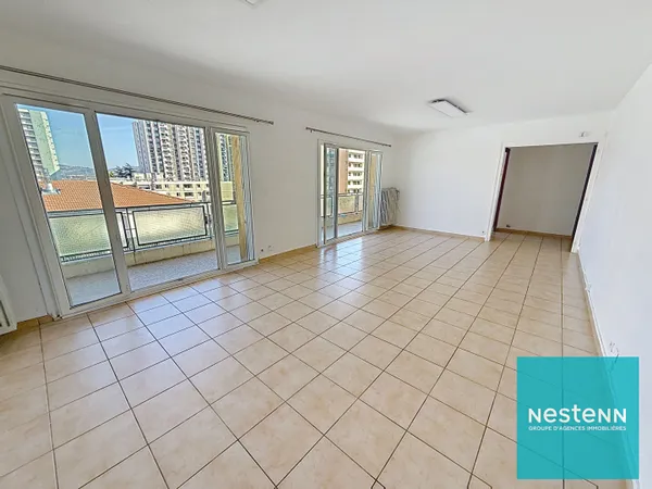 T4 dernier étage 90 m² 3 chambres double balcon grand garage Bergson calme