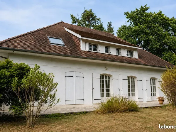 Propriété 8 pièces 238 m²