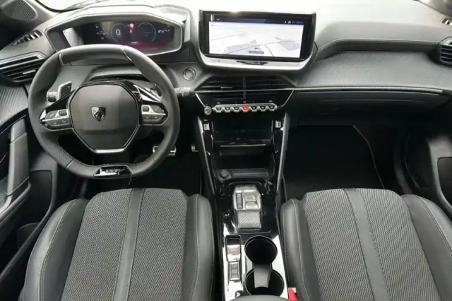 Peugeot 208 hybrid 110 e-dcs6 — photo 12