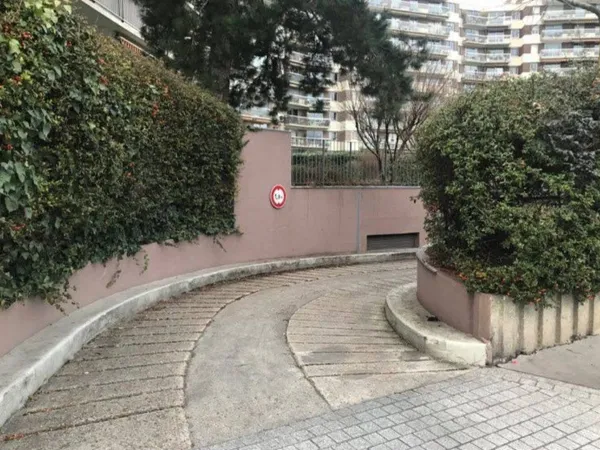Parking 12 m²