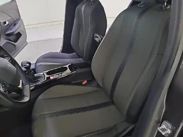 Peugeot 208 puretech 100 s&amp;s bvm6 — photo 11