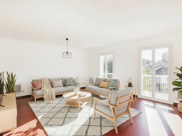 Appartement T4 avec deux balcons Port de Hyères