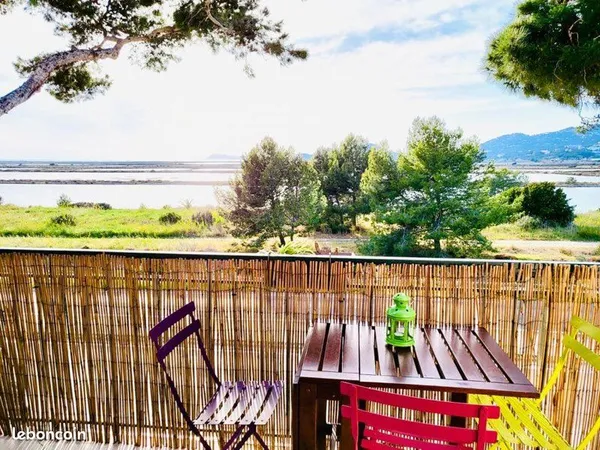 T2 Hyères Pesquiers avec terrasse superbe vue