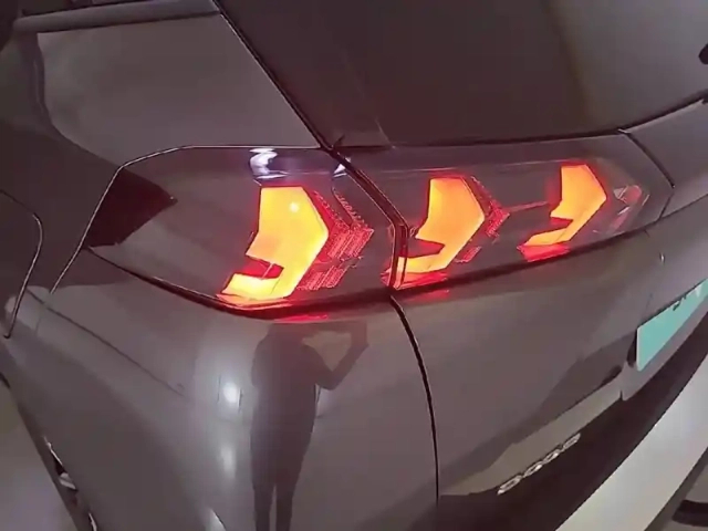 Peugeot 2008 puretech 130 s&amp;s eat8 — photo 37