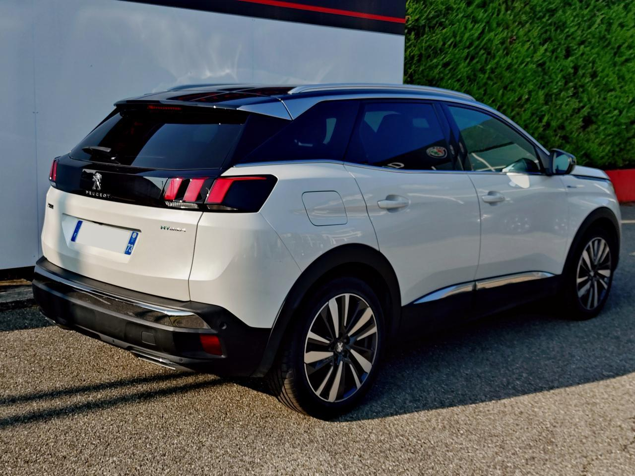 Peugeot 3008 hybrid4 300 e-eat8 gt line — photo 4