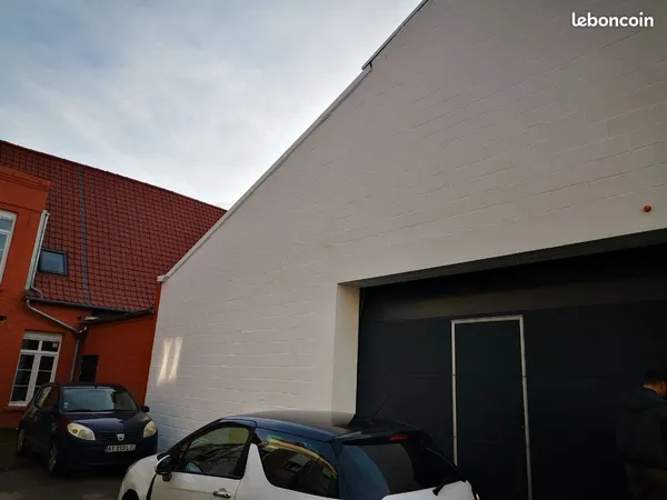 Local commercial hangar 300 m2