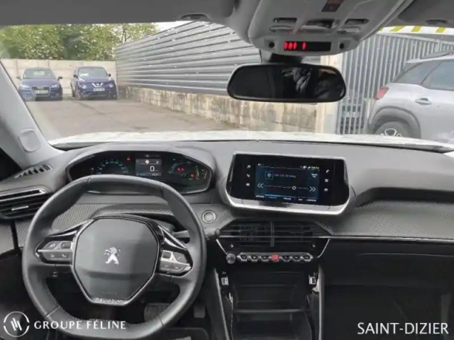 Peugeot 2008 e- 136ch style — photo 8