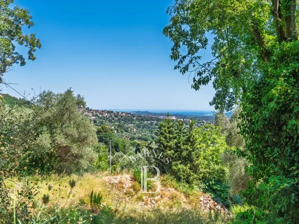 Grasse - Saint François - Terrain viabilisé vue mer - 2300m²