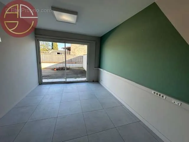 Photo 3