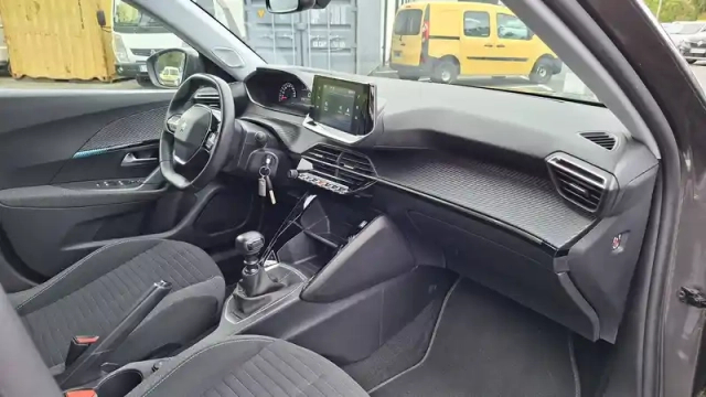 Peugeot 2008 puretech 100 s&amp;s bvm6 — photo 17
