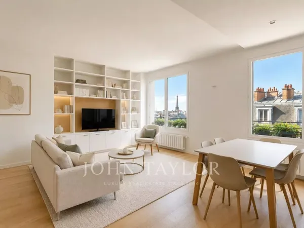 Appartement 3 pièces en étage élevé avec vues Tour Eiffel et Inv