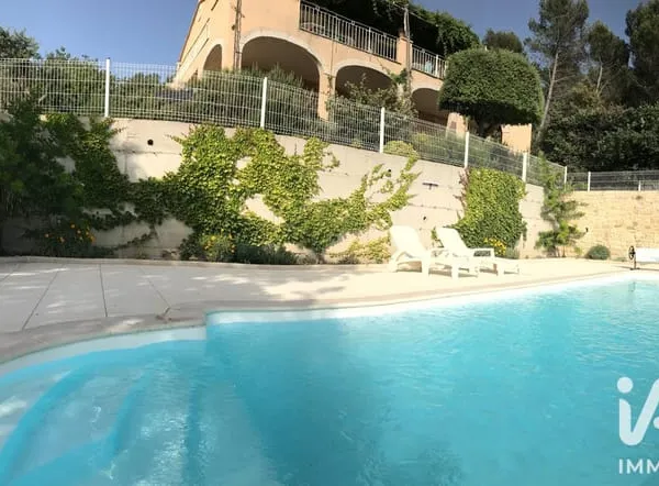 Maison 7 pièces 233 m²