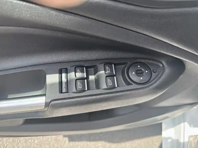 Ford Kuga 2.0 tdci 150ch stop&amp;start st-line 4x2 — photo 6