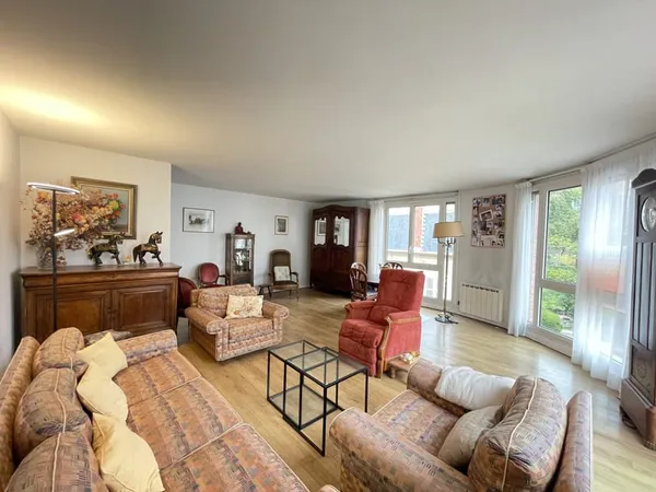 CENTRE-VILLE / GARE, BEL APPARTEMENT 4 PIECES 109 m2 avec BO